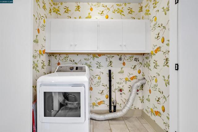 18 Van Tassel Ln, Orinda CA: https://media.crmls.org/mediaz/fa60e55d-28fb-45fe-9e64-b5383d793731.jpg