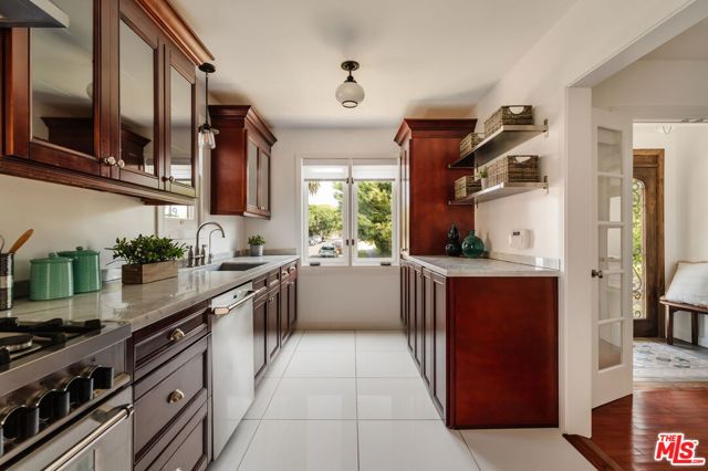 5966 Airdrome Street, Los Angeles CA: https://media.crmls.org/mediaz/fa616263-66e5-4672-914d-10b777e3e91a.jpg
