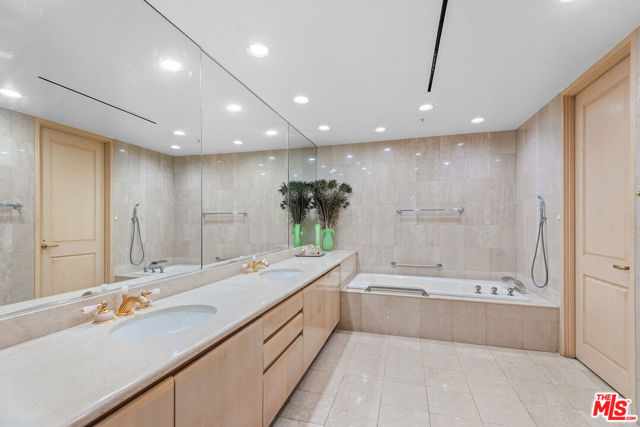 10490 Wilshire Boulevard, Los Angeles CA: https://media.crmls.org/mediaz/fa619781-78c3-478a-8f96-ce1010e8f747.jpg