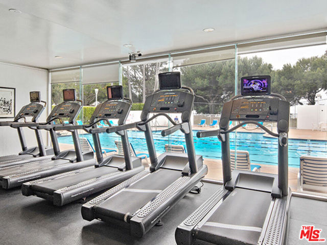 2800 Neilson Way, Santa Monica CA: https://media.crmls.org/mediaz/fa61a600-079f-414c-a3f4-1f4096878dfe.jpg