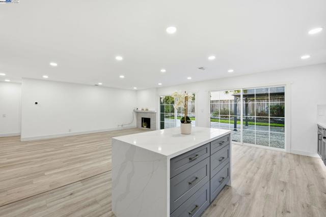 3312 San Marco Ct, Union City CA: https://media.crmls.org/mediaz/fa61b5c0-9ca4-4f6f-8cb9-d2bb6e0f315c.jpg