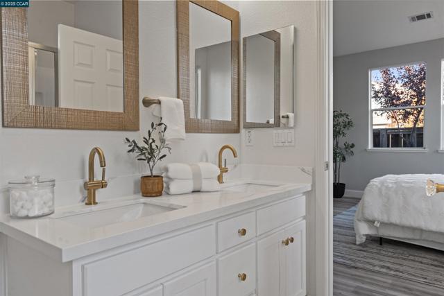 5109 Napa Shore Dr, Fairfield CA: https://media.crmls.org/mediaz/fa61c7dc-cbcf-4df9-aed6-98d96141a66a.jpg