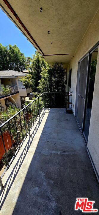 1433 N Martel Avenue, Los Angeles CA: https://media.crmls.org/mediaz/fa61df19-292a-4586-b840-74a482e7d7ce.jpg