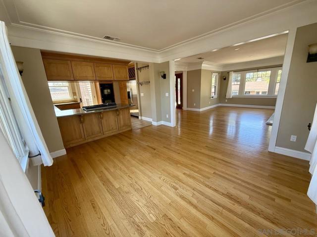 2375 Montclair St, San Diego CA: https://media.crmls.org/mediaz/fa61e63e-dfd5-4839-9f12-7f0a0db97ac6.jpg