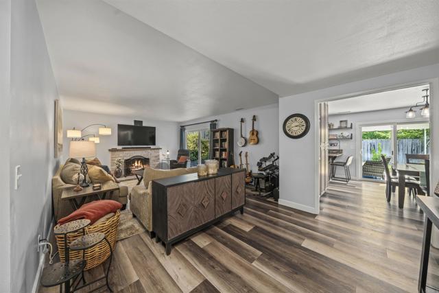 Detail Gallery Image 3 of 43 For 623 Highland St, Escondido,  CA 92027 - 3 Beds | 2 Baths