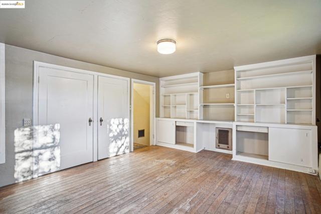 6576 Lucas AVE, Oakland CA: https://media.crmls.org/mediaz/fa6283bc-4f5f-49fa-8b82-9bb17fc1d859.jpg