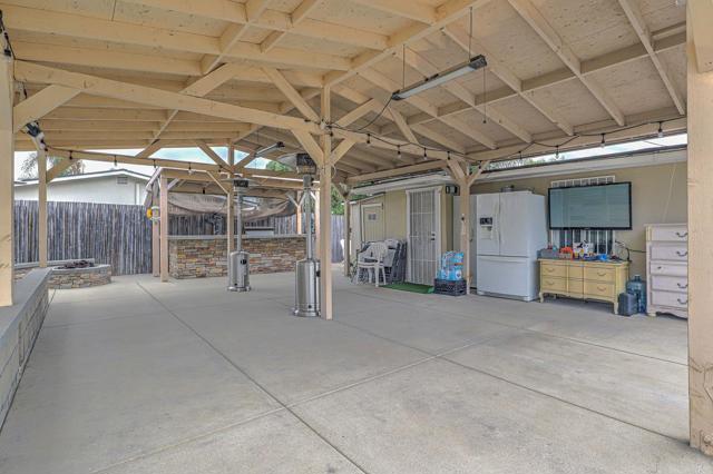 123 N Hayden Dr, Escondido CA: https://media.crmls.org/mediaz/fa62b053-ae6f-41f6-af10-66e2ef5bb3c9.jpg
