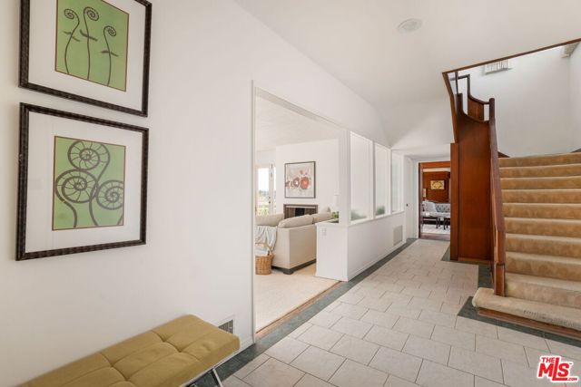 810 Franklin Street, Santa Monica CA: https://media.crmls.org/mediaz/fa632735-59cf-41ab-bc8f-0c7e1c9176f9.jpg