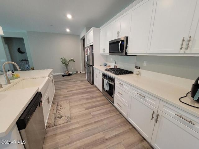 3404 Aspen Street, Simi Valley CA: https://media.crmls.org/mediaz/fa63ca7a-e230-42b4-be77-e5f4fdc15be7.jpg
