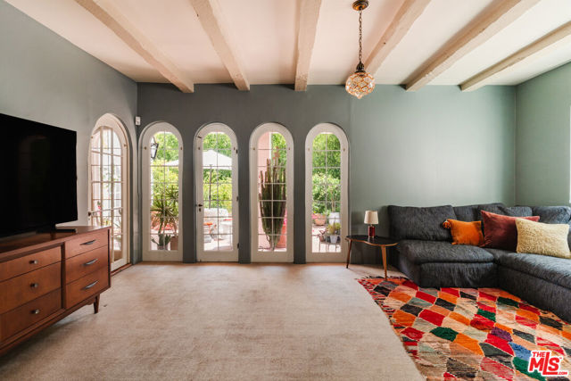 5163 Franklin Avenue, Los Angeles CA: https://media.crmls.org/mediaz/fa63cdbd-bb74-490c-ae41-5fea3dde23af.jpg