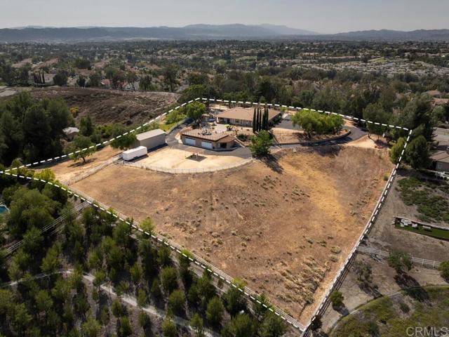 31755 Rancho Vista Road, Temecula CA: https://media.crmls.org/mediaz/fa64112f-2fdc-4d5a-934e-eba04ab48066.jpg