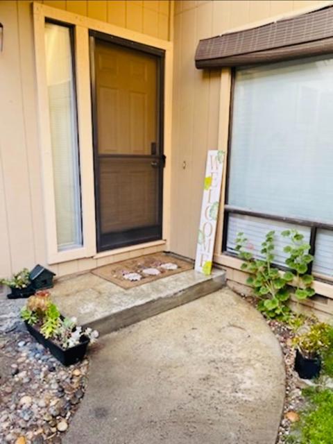 2101 Darnis Circle, Morgan Hill CA: https://media.crmls.org/mediaz/fa64436a-c426-4641-9ca6-c90b83ac1da1.jpg