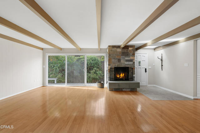 2102 Buena Vista Drive, Camarillo CA: https://media.crmls.org/mediaz/fa646c78-fad2-429e-899b-43ddbd028d4b.jpg
