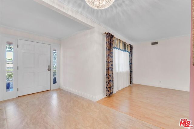 23264 Calvert Street, Woodland Hills CA: https://media.crmls.org/mediaz/fa655602-6ed7-4588-97fa-c85ca0fc0914.jpg