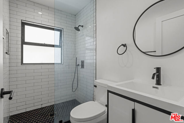 1325 Cabrillo Avenue, Venice CA: https://media.crmls.org/mediaz/fa655b88-77b0-4b95-a535-fa9cca38cdea.jpg