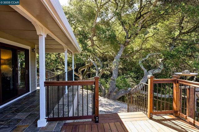 3981 Amyx Ct, Hayward CA: https://media.crmls.org/mediaz/fa655dc2-220a-41aa-9776-c8bd23021dc3.jpg