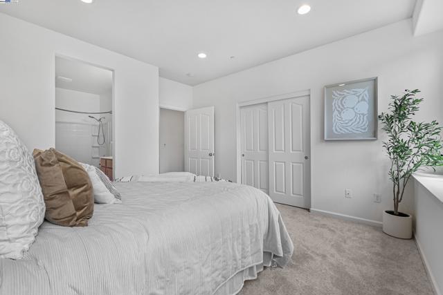 6677 S Mariposa Ln, Dublin CA: https://media.crmls.org/mediaz/fa656cc0-0aed-471f-8662-bfffda869531.jpg