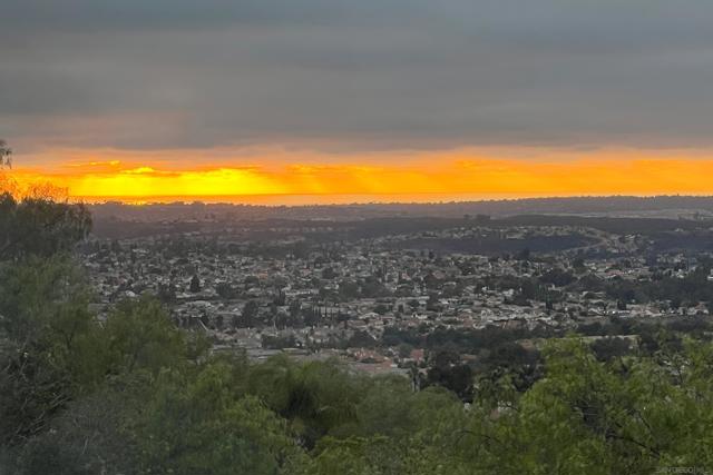 11856 Miro Circle, San Diego CA: https://media.crmls.org/mediaz/fa65be15-bcc9-4d95-879a-e3723b6ebd2e.jpg