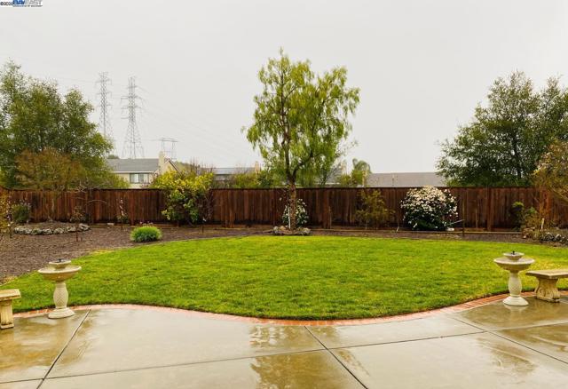 Image 34 of 38 For 25657 Crestfield Dr
