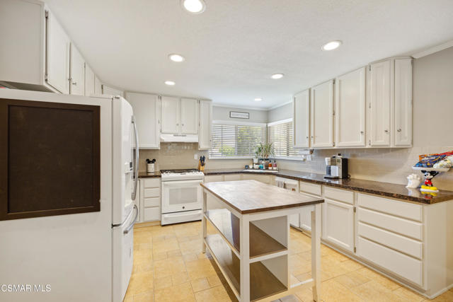 4536 Alpine Street, Simi Valley CA: https://media.crmls.org/mediaz/fa6681f4-8bda-42ec-96be-7c18b766d5b1.jpg