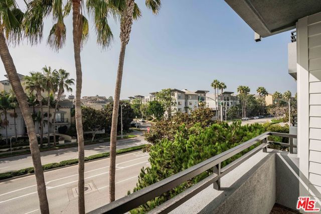 Image 24 of 43 For 7100 Playa Vista Drive 404