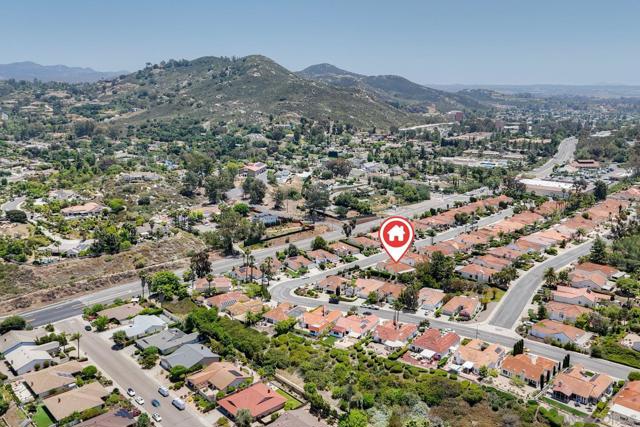 16078 AVENIDA AVEIRO, San Diego CA: https://media.crmls.org/mediaz/fa67d1b3-a714-474e-a7aa-5376e99e1636.jpg