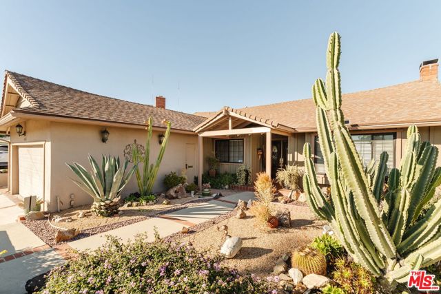 4837 Round Top Drive, Los Angeles CA: https://media.crmls.org/mediaz/fa680288-cb3c-4b16-8f72-36402207fd41.jpg