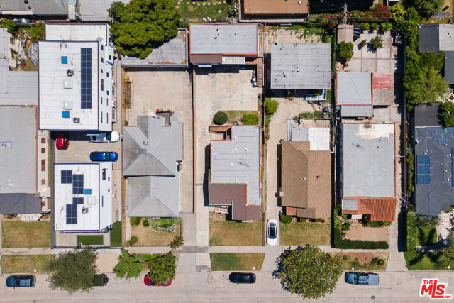 1744 Carmona Avenue, Los Angeles CA: https://media.crmls.org/mediaz/fa685d0f-01a3-420c-90b7-f5de1a13399e.jpg