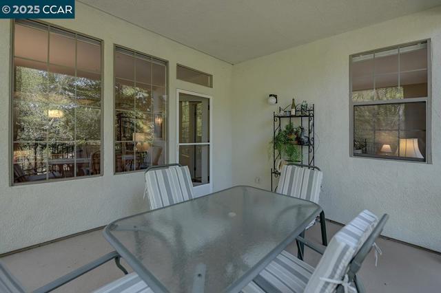 5910 Horsemans Canyon Dr, Walnut Creek CA: https://media.crmls.org/mediaz/fa693c89-3ada-4aed-acdd-1dbfa36beebb.jpg