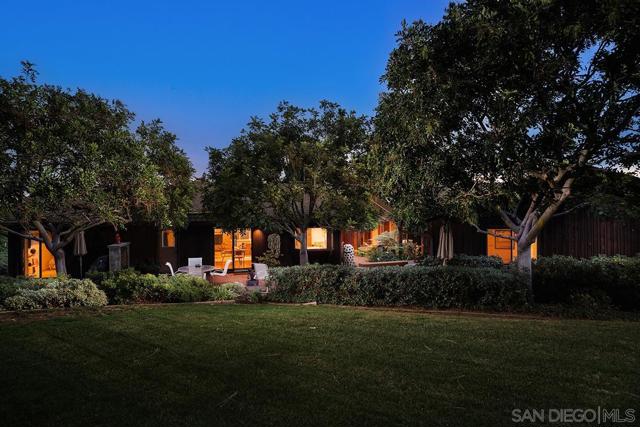 6346 Ridge Manor Avenue, San Diego CA: https://media.crmls.org/mediaz/fa69620b-5626-460e-a291-b23d331ef2e4.jpg