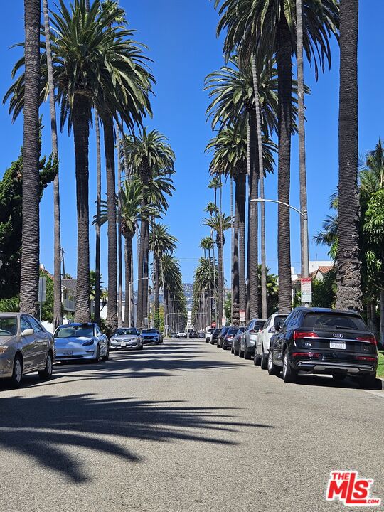 441 1/2 S Palm Drive, Beverly Hills CA: https://media.crmls.org/mediaz/fa69decd-ce9f-4e71-976e-15ec001c79d0.jpg