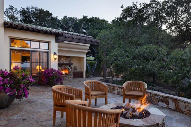 7595 Paseo Vista, Monterey CA: https://media.crmls.org/mediaz/fa6a55ea-ffa3-4596-a44d-73433879f940.jpg