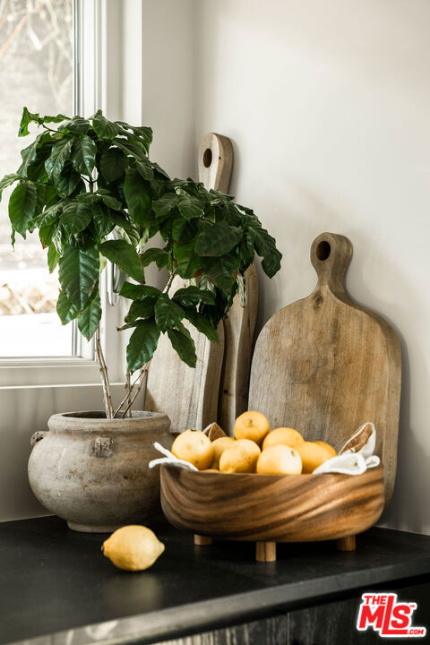 https://media.crmls.org/mediaz/fa6aacbe-bcdc-46b8-8b36-73b78638730b.jpg?preset=X-Large