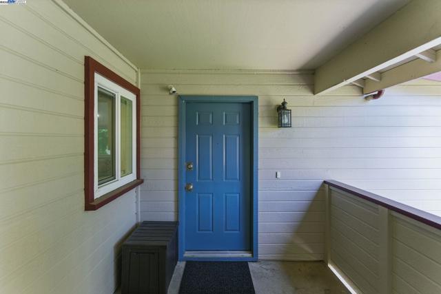 6198 Civic Terrace Ave, Newark CA: https://media.crmls.org/mediaz/fa6ab158-608f-48ae-8a4a-41062a42894c.jpg