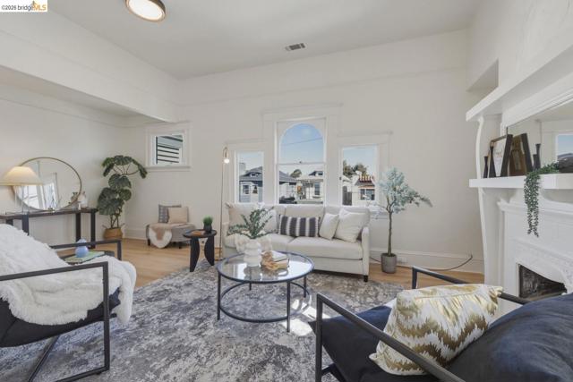 Image 5 of 55 For 523 25th St  