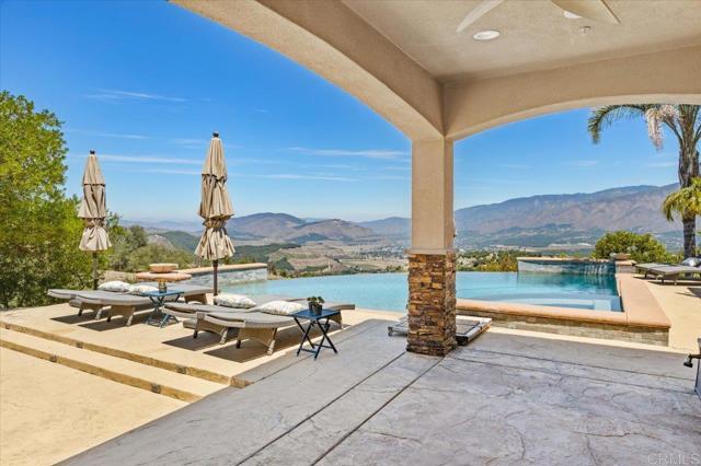 31662 Orange Blossom Ct, Valley Center CA: https://media.crmls.org/mediaz/fa6b8753-ca86-4b95-9ab7-1d004fd2be3a.jpg