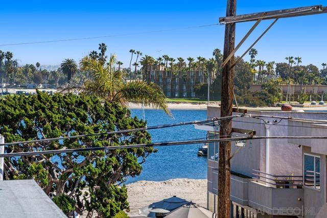 814 Kingston Ct, San Diego CA: https://media.crmls.org/mediaz/fa6b9784-00e2-4f24-9fc7-8551b5da8f1b.jpg