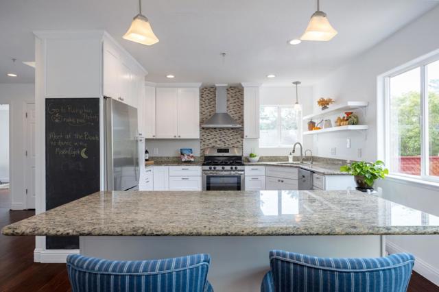 9690 Cabrillo Highway, Moss Beach CA: https://media.crmls.org/mediaz/fa6c29ae-01c3-4d98-9816-26e1926806f8.jpg