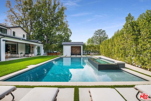 15907 Valley Vista Boulevard, Encino CA: https://media.crmls.org/mediaz/fa6cb10a-bb68-4057-803a-e210c4082a8b.jpg