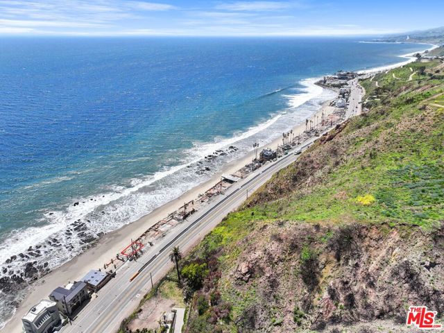 20802 Pacific Coast Highway, Malibu CA: https://media.crmls.org/mediaz/fa6dbdbf-e7b0-420c-8e98-c40033696cce.jpg