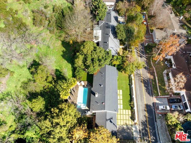 3443 Mandeville Canyon Road, Los Angeles CA: https://media.crmls.org/mediaz/fa6e2703-d9f0-4229-acd7-c69755c174f0.jpg