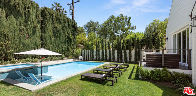 504 FOOTHILL Road, Beverly Hills CA: https://media.crmls.org/mediaz/fa6ea466-6d74-4f38-ae9e-3a655479574e.jpg
