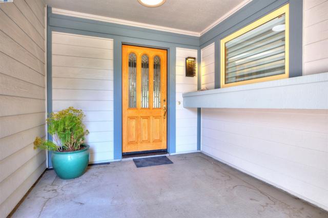 6291 Calle Fuego, Pleasanton CA: https://media.crmls.org/mediaz/fa6efcee-67b2-4946-b4b1-ff25937de90d.jpg