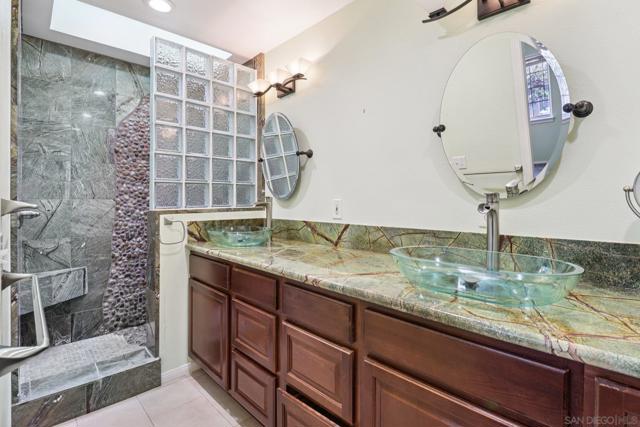 4464 Maple Ave, La Mesa CA: https://media.crmls.org/mediaz/fa6f003b-0661-47b1-98bf-a3a761c885af.jpg