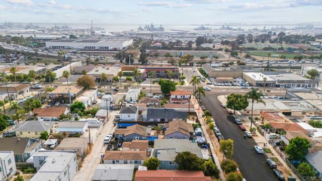 42 48 E 5Th Street, National City CA: https://media.crmls.org/mediaz/fa6f571d-b04c-46c9-849b-5046463e2841.jpg