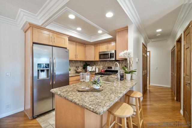 3157 Evening Way, La Jolla CA: https://media.crmls.org/mediaz/fa6f5b59-413f-4b8f-a510-a4f9e944fc50.jpg
