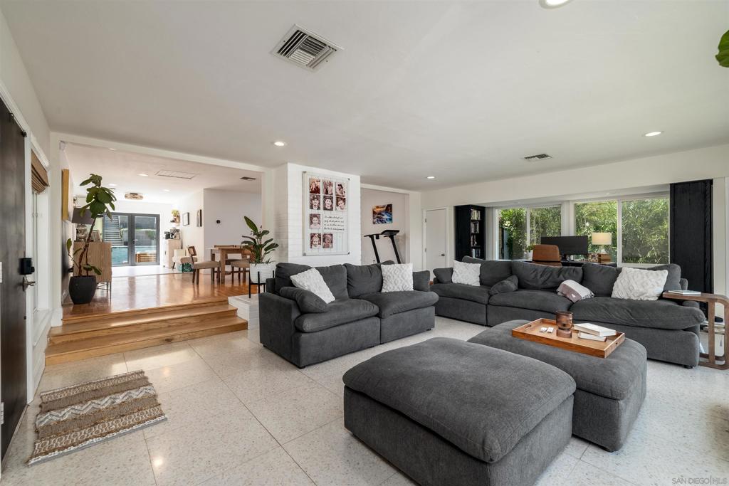 MLS #250027362SD img 6