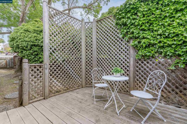 6 View St, Vallejo CA: https://media.crmls.org/mediaz/fa707a51-0c0e-4b92-99fd-5f1d35f85a89.jpg