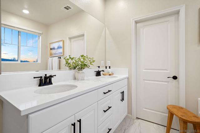 28079 Harvest Ct, Valley Center CA: https://media.crmls.org/mediaz/fa71cdd9-8fd8-403f-a4d4-93242d24d524.jpg