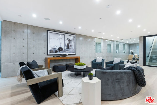 1011 Georgina Avenue, Santa Monica CA: https://media.crmls.org/mediaz/fa723827-4ccb-4e8a-bce8-65f13a22ab75.jpg